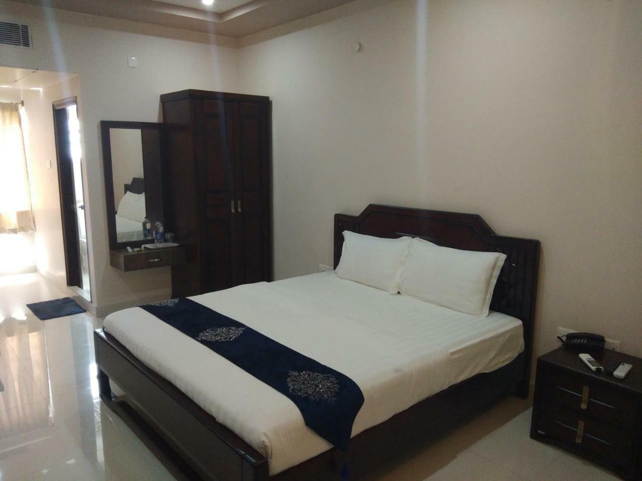 Hotel Jnr Grand Madanapalle Exterior foto