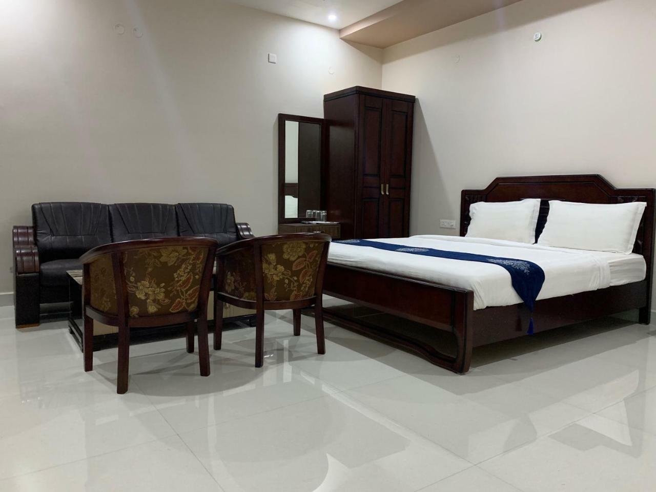 Hotel Jnr Grand Madanapalle Exterior foto